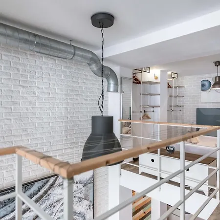 Bright Duplex Loft Next To The Center By Rems